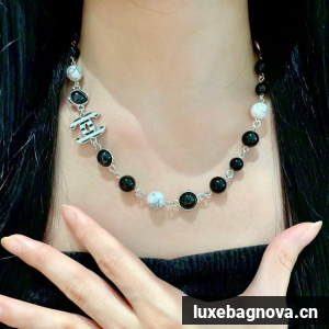 Chanel necklace CE82004