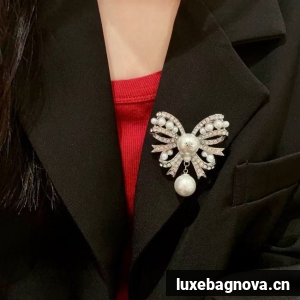 Chanel brooch CE16551